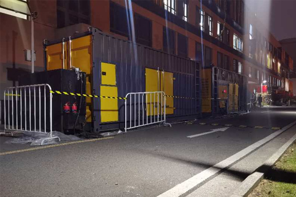 睢宁柴油发电机组的输出电压是如何调节的？